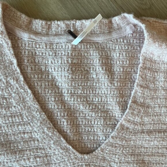 ** FREE PEOPLE PINK HEART IT TUNIC TIE SIDE SWEATER XS oversized vneck - Picture 7 of 11